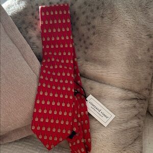 Vineyard Vines Red and Gold Patterned Tie